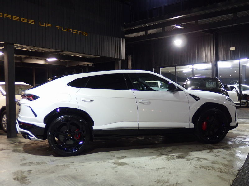 ランボルギーニ ウルス 正規ディーラー車　左ハンドル　純正22インチアルミ　レッドキャリパー 中古車