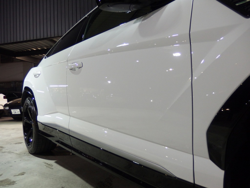 ランボルギーニ ウルス 正規ディーラー車　左ハンドル　純正22インチアルミ　レッドキャリパー 中古車