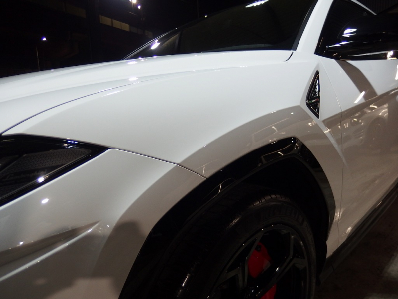 ランボルギーニ ウルス 正規ディーラー車　左ハンドル　純正22インチアルミ　レッドキャリパー 中古車