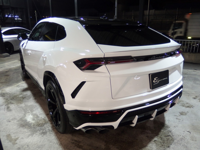 ランボルギーニ ウルス 正規ディーラー車　左ハンドル　純正22インチアルミ　レッドキャリパー 中古車