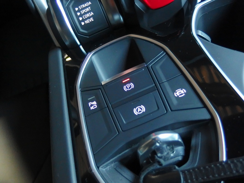 ランボルギーニ ウルス 正規ディーラー車　左ハンドル　純正22インチアルミ　レッドキャリパー 中古車