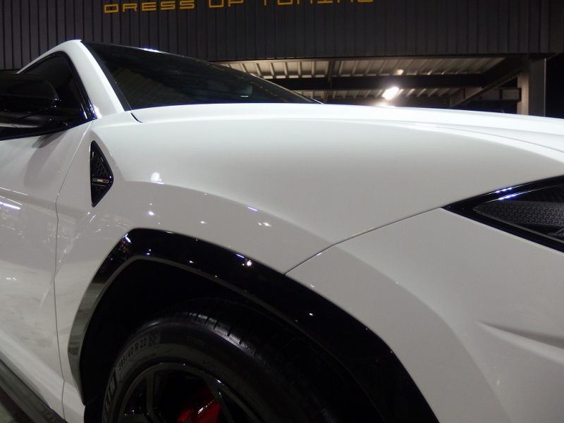 ランボルギーニ ウルス 正規ディーラー車　左ハンドル　純正22インチアルミ　レッドキャリパー 中古車