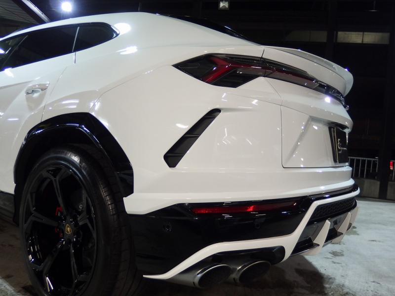 ランボルギーニ ウルス 正規ディーラー車　左ハンドル　純正22インチアルミ　レッドキャリパー 中古車