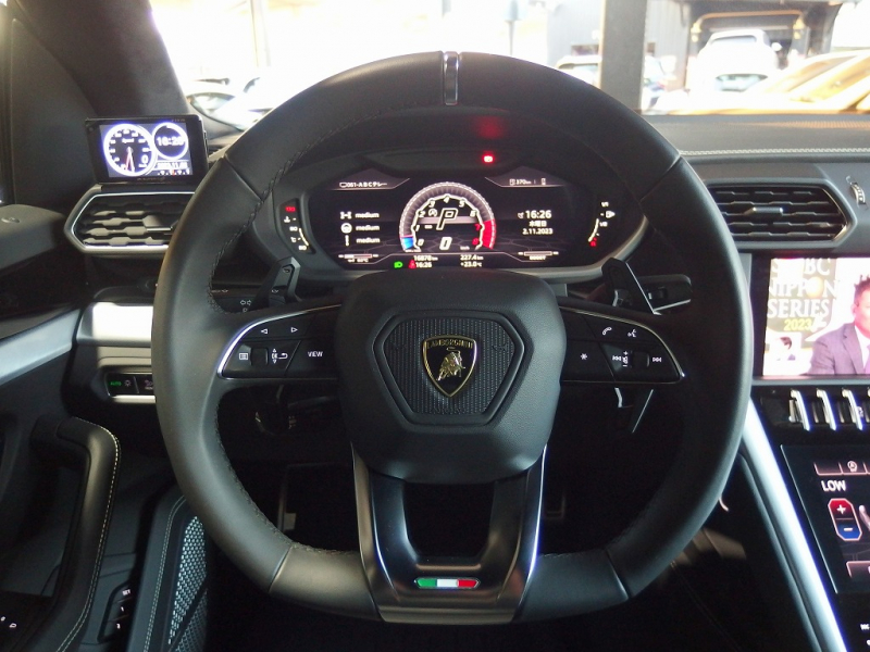 ランボルギーニ ウルス 正規ディーラー車　左ハンドル　純正22インチアルミ　レッドキャリパー 中古車