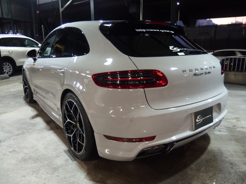 ポルシェ&nbsp;マカン&nbsp;ターボ　PDK 正規ディーラー車　スポーツクロノパッケージ　レッドレザー　EUR-GTエアロ　22inアルミ&nbsp;中古車