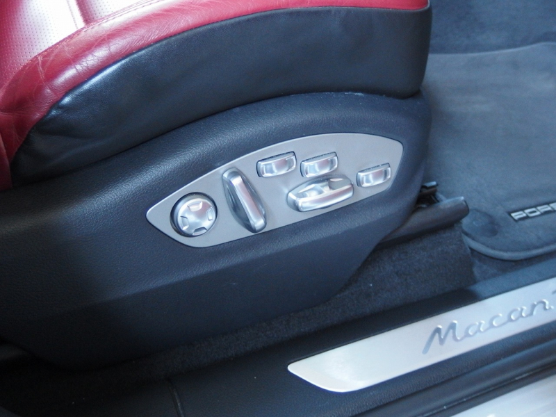 ポルシェ&nbsp;マカン&nbsp;ターボ　PDK 正規ディーラー車　スポーツクロノパッケージ　レッドレザー　EUR-GTエアロ　22inアルミ&nbsp;中古車