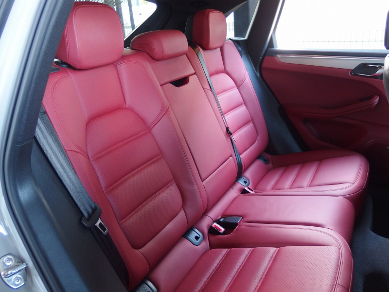 ポルシェ&nbsp;マカン&nbsp;ターボ　PDK 正規ディーラー車　スポーツクロノパッケージ　レッドレザー　EUR-GTエアロ　22inアルミ&nbsp;中古車