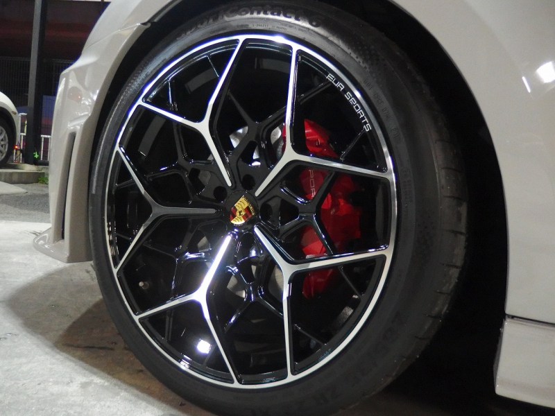 ポルシェ&nbsp;マカン&nbsp;ターボ　PDK 正規ディーラー車　スポーツクロノパッケージ　レッドレザー　EUR-GTエアロ　22inアルミ&nbsp;中古車