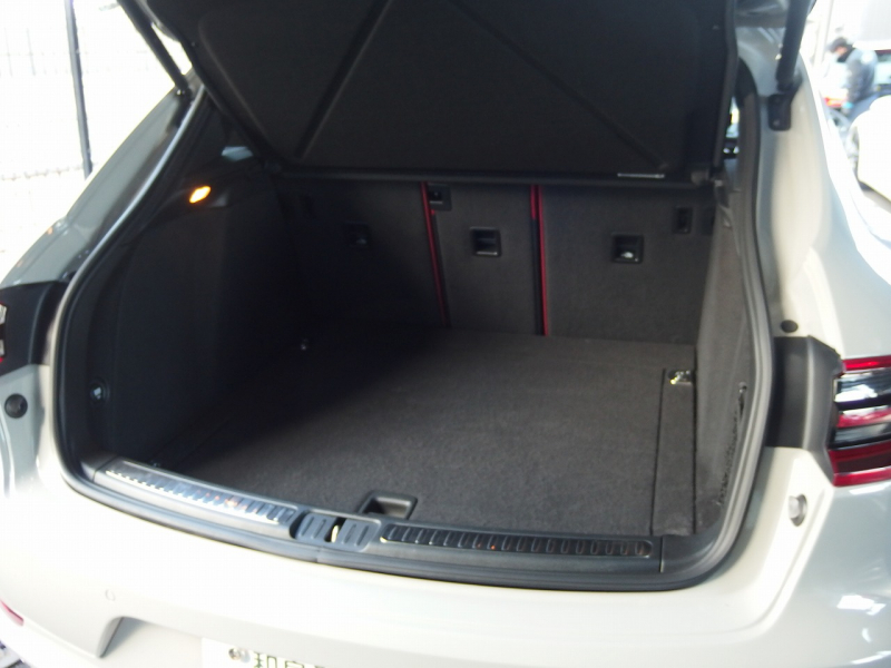 ポルシェ&nbsp;マカン&nbsp;ターボ　PDK 正規ディーラー車　スポーツクロノパッケージ　レッドレザー　EUR-GTエアロ　22inアルミ&nbsp;中古車