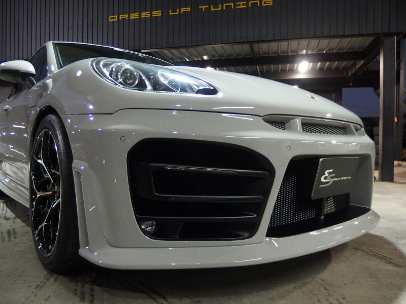 ポルシェ&nbsp;マカン&nbsp;ターボ　PDK 正規ディーラー車　スポーツクロノパッケージ　レッドレザー　EUR-GTエアロ　22inアルミ&nbsp;中古車