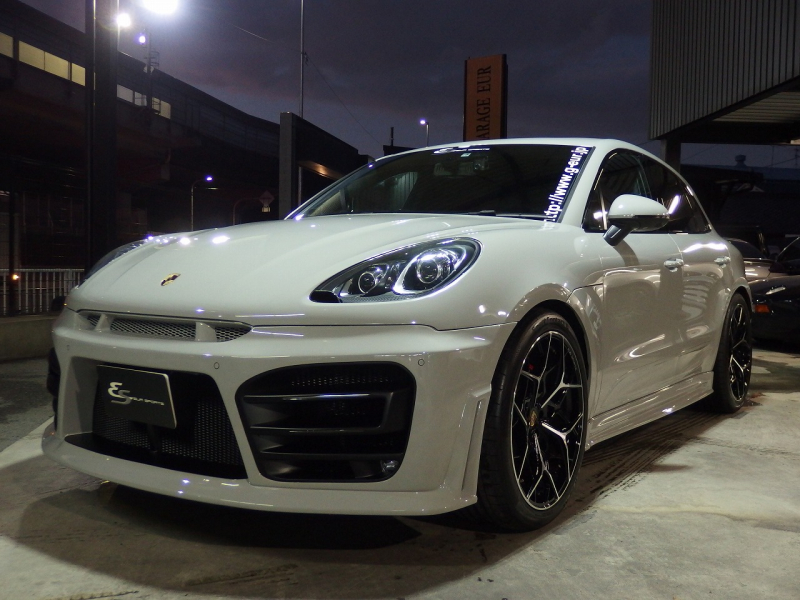 ポルシェ&nbsp;マカン&nbsp;ターボ　PDK 正規ディーラー車　スポーツクロノパッケージ　レッドレザー　EUR-GTエアロ　22inアルミ&nbsp;中古車