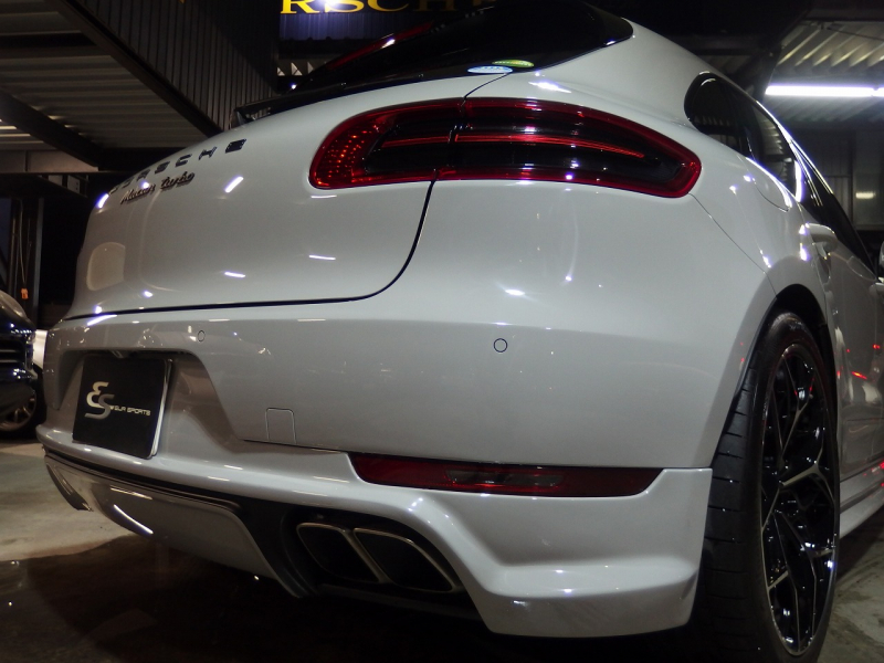 ポルシェ&nbsp;マカン&nbsp;ターボ　PDK 正規ディーラー車　スポーツクロノパッケージ　レッドレザー　EUR-GTエアロ　22inアルミ&nbsp;中古車