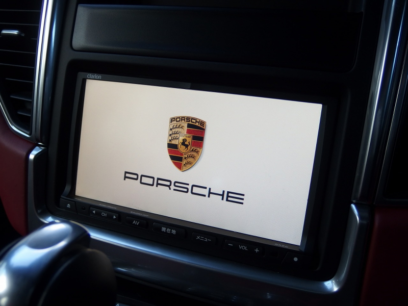 ポルシェ&nbsp;マカン&nbsp;ターボ　PDK 正規ディーラー車　スポーツクロノパッケージ　レッドレザー　EUR-GTエアロ　22inアルミ&nbsp;中古車