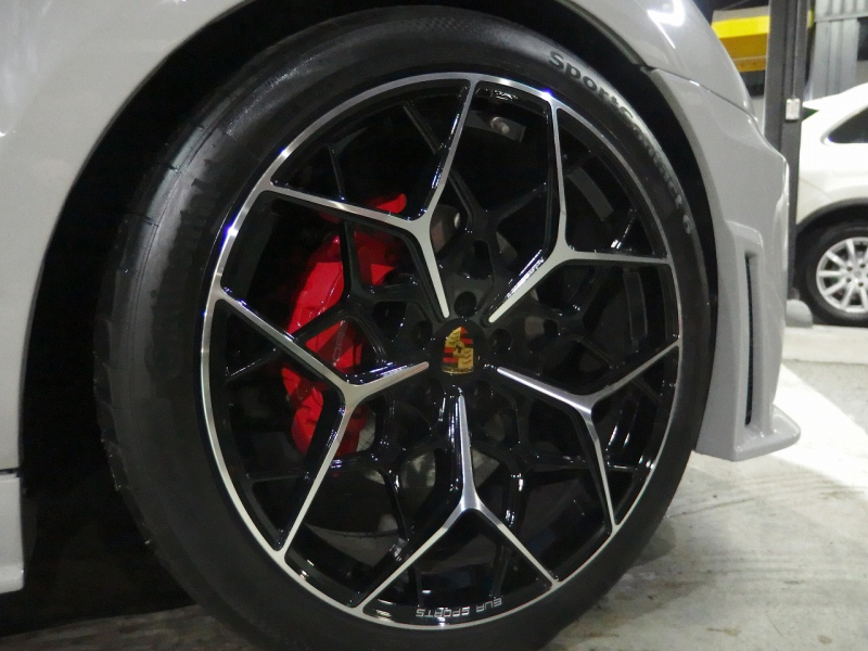 ポルシェ&nbsp;マカン&nbsp;ターボ　PDK 正規ディーラー車　スポーツクロノパッケージ　レッドレザー　EUR-GTエアロ　22inアルミ&nbsp;中古車