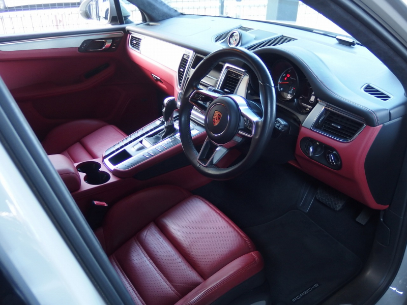 ポルシェ&nbsp;マカン&nbsp;ターボ　PDK 正規ディーラー車　スポーツクロノパッケージ　レッドレザー　EUR-GTエアロ　22inアルミ&nbsp;中古車