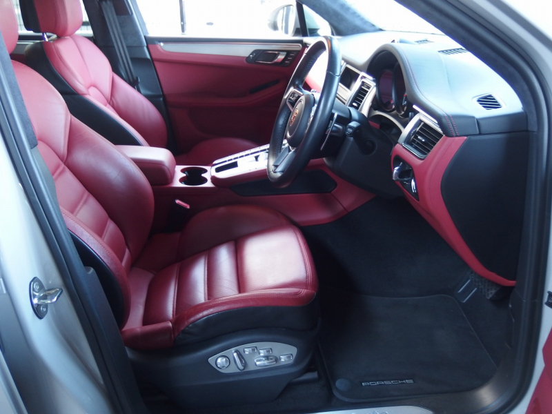 ポルシェ&nbsp;マカン&nbsp;ターボ　PDK 正規ディーラー車　スポーツクロノパッケージ　レッドレザー　EUR-GTエアロ　22inアルミ&nbsp;中古車