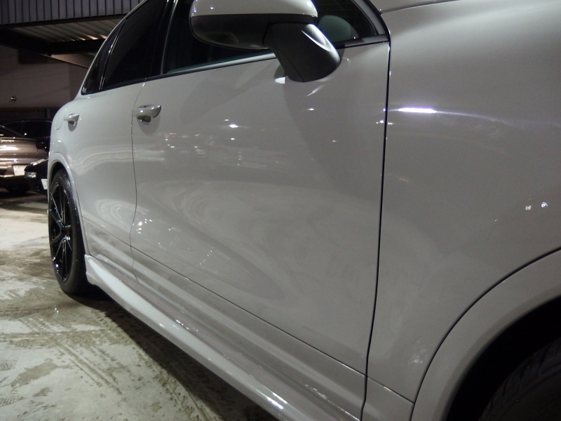 ポルシェ&nbsp;カイエン&nbsp;ターボ　正規ディーラー車　左ハンドル　EUR-GTエアロ　22inアルミ　サンルーフ　エアサス　&nbsp;中古車