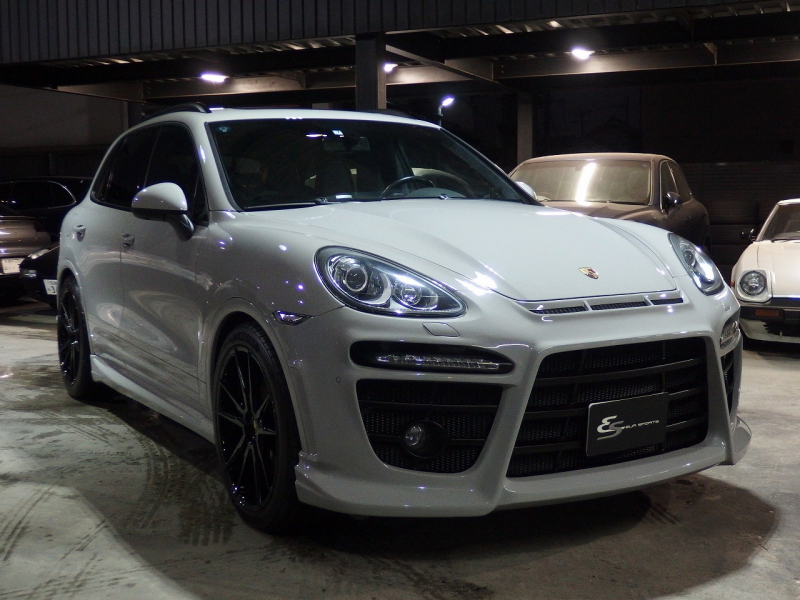 ポルシェ&nbsp;カイエン&nbsp;ターボ　正規ディーラー車　左ハンドル　EUR-GTエアロ　22inアルミ　サンルーフ　エアサス　&nbsp;中古車