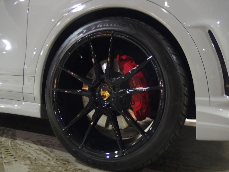 ポルシェ&nbsp;カイエン&nbsp;ターボ　正規ディーラー車　左ハンドル　EUR-GTエアロ　22inアルミ　サンルーフ　エアサス　&nbsp;中古車