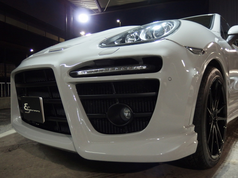 ポルシェ&nbsp;カイエン&nbsp;ターボ　正規ディーラー車　左ハンドル　EUR-GTエアロ　22inアルミ　サンルーフ　エアサス　&nbsp;中古車