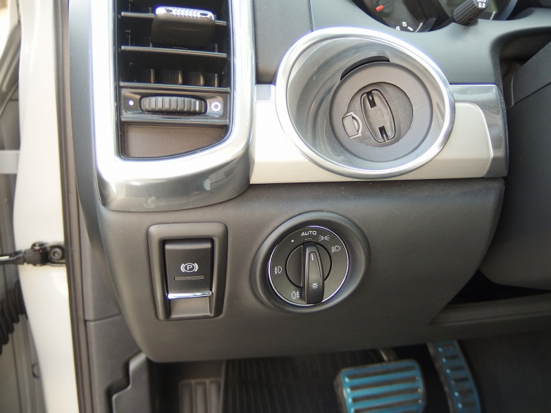 ポルシェ&nbsp;カイエン&nbsp;ターボ　正規ディーラー車　左ハンドル　EUR-GTエアロ　22inアルミ　サンルーフ　エアサス　&nbsp;中古車