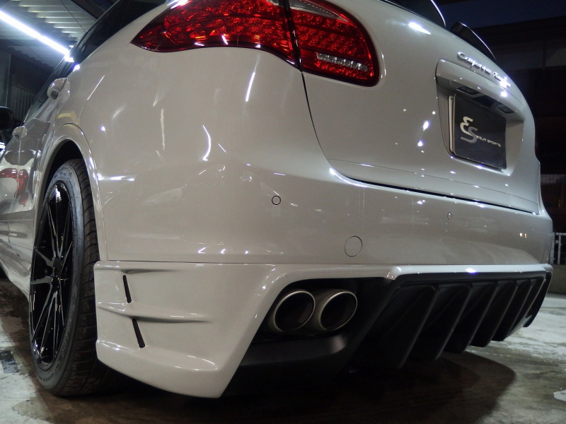 ポルシェ&nbsp;カイエン&nbsp;ターボ　正規ディーラー車　左ハンドル　EUR-GTエアロ　22inアルミ　サンルーフ　エアサス　&nbsp;中古車