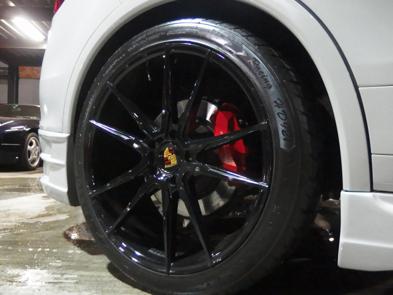 ポルシェ&nbsp;カイエン&nbsp;ターボ　正規ディーラー車　左ハンドル　EUR-GTエアロ　22inアルミ　サンルーフ　エアサス　&nbsp;中古車