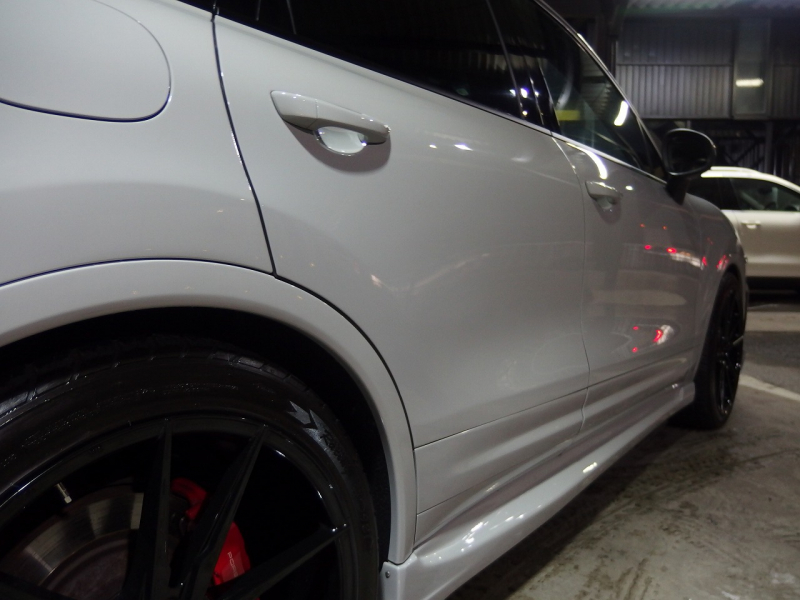 ポルシェ&nbsp;カイエン&nbsp;ターボ　正規ディーラー車　左ハンドル　EUR-GTエアロ　22inアルミ　サンルーフ　エアサス　&nbsp;中古車