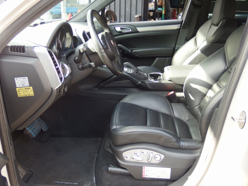 ポルシェ&nbsp;カイエン&nbsp;ターボ　正規ディーラー車　左ハンドル　EUR-GTエアロ　22inアルミ　サンルーフ　エアサス　&nbsp;中古車