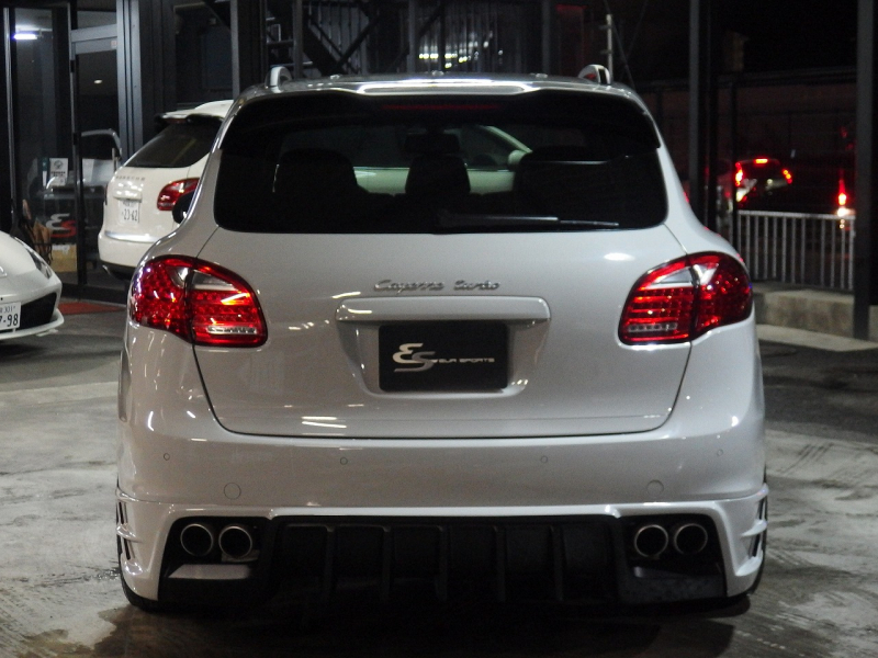 ポルシェ&nbsp;カイエン&nbsp;ターボ　正規ディーラー車　左ハンドル　EUR-GTエアロ　22inアルミ　サンルーフ　エアサス　&nbsp;中古車