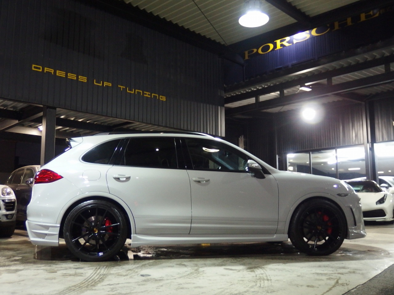 ポルシェ&nbsp;カイエン&nbsp;ターボ　正規ディーラー車　左ハンドル　EUR-GTエアロ　22inアルミ　サンルーフ　エアサス　&nbsp;中古車