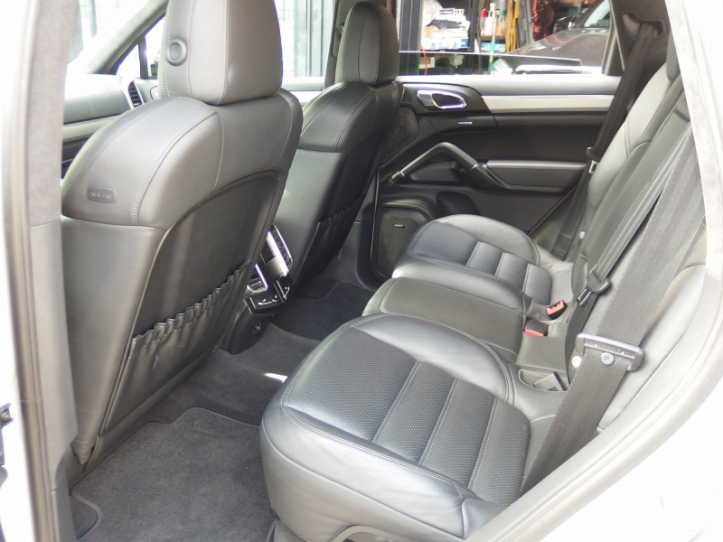 ポルシェ&nbsp;カイエン&nbsp;ターボ　正規ディーラー車　左ハンドル　EUR-GTエアロ　22inアルミ　サンルーフ　エアサス　&nbsp;中古車