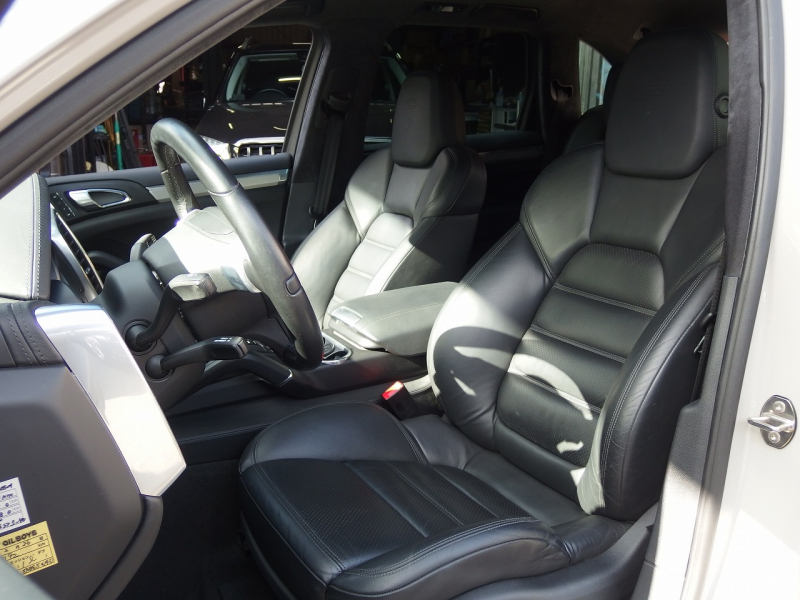 ポルシェ&nbsp;カイエン&nbsp;ターボ　正規ディーラー車　左ハンドル　EUR-GTエアロ　22inアルミ　サンルーフ　エアサス　&nbsp;中古車