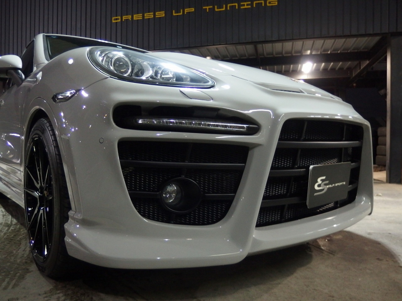 ポルシェ&nbsp;カイエン&nbsp;ターボ　正規ディーラー車　左ハンドル　EUR-GTエアロ　22inアルミ　サンルーフ　エアサス　&nbsp;中古車