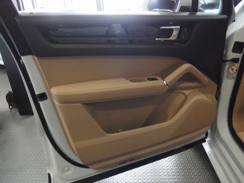 ポルシェ&nbsp;カイエン&nbsp;ワンオーナー　正規ディーラー車　EUR-GTエアロ　ES22inアルミ　ローダウン　アダプティブクルーズコントロール　&nbsp;中古車