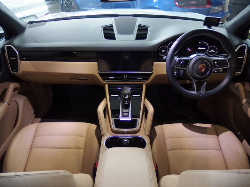 ポルシェ&nbsp;カイエン&nbsp;ワンオーナー　正規ディーラー車　EUR-GTエアロ　ES22inアルミ　ローダウン　アダプティブクルーズコントロール　&nbsp;中古車