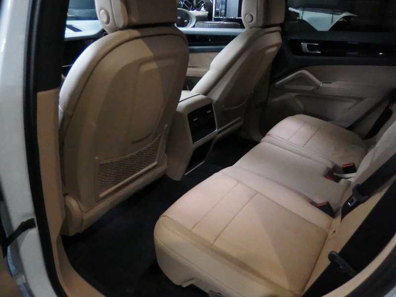 ポルシェ&nbsp;カイエン&nbsp;ワンオーナー　正規ディーラー車　EUR-GTエアロ　ES22inアルミ　ローダウン　アダプティブクルーズコントロール　&nbsp;中古車