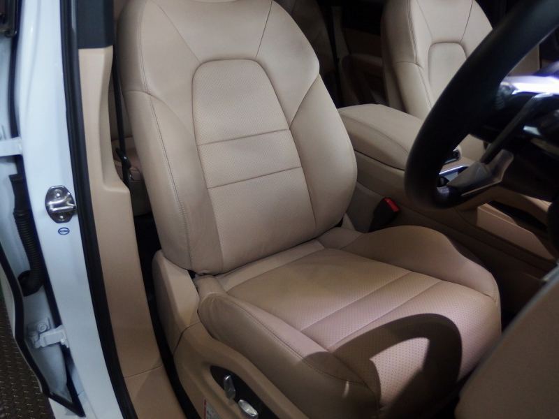 ポルシェ&nbsp;カイエン&nbsp;ワンオーナー　正規ディーラー車　EUR-GTエアロ　ES22inアルミ　ローダウン　アダプティブクルーズコントロール　&nbsp;中古車