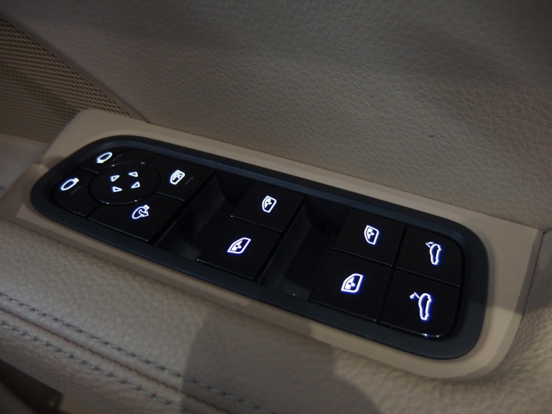 ポルシェ&nbsp;カイエン&nbsp;ワンオーナー　正規ディーラー車　EUR-GTエアロ　ES22inアルミ　ローダウン　アダプティブクルーズコントロール　&nbsp;中古車