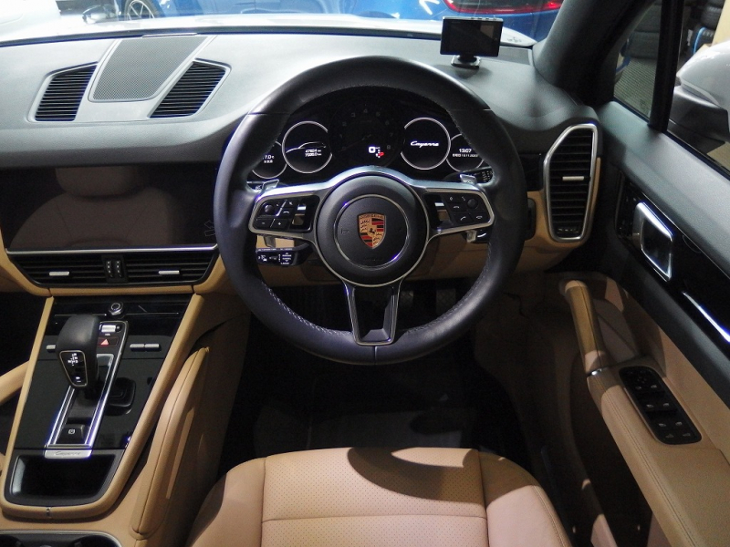 ポルシェ&nbsp;カイエン&nbsp;ワンオーナー　正規ディーラー車　EUR-GTエアロ　ES22inアルミ　ローダウン　アダプティブクルーズコントロール　&nbsp;中古車