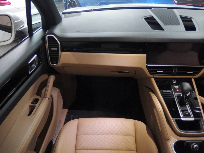 ポルシェ&nbsp;カイエン&nbsp;ワンオーナー　正規ディーラー車　EUR-GTエアロ　ES22inアルミ　ローダウン　アダプティブクルーズコントロール　&nbsp;中古車