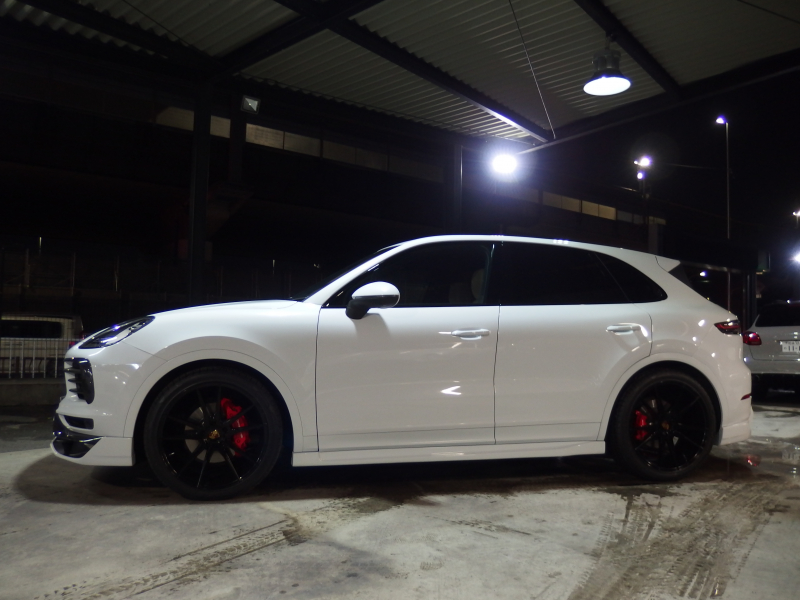 ポルシェ&nbsp;カイエン&nbsp;ワンオーナー　正規ディーラー車　EUR-GTエアロ　ES22inアルミ　ローダウン　アダプティブクルーズコントロール　&nbsp;中古車