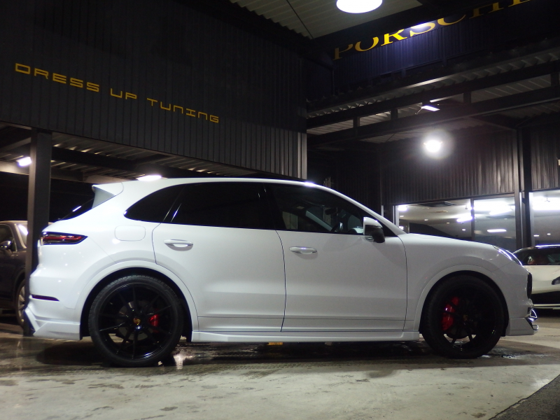 ポルシェ&nbsp;カイエン&nbsp;ワンオーナー　正規ディーラー車　EUR-GTエアロ　ES22inアルミ　ローダウン　アダプティブクルーズコントロール　&nbsp;中古車