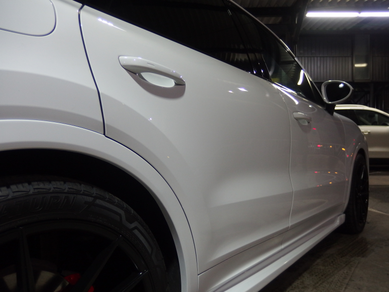 ポルシェ&nbsp;カイエン&nbsp;ワンオーナー　正規ディーラー車　EUR-GTエアロ　ES22inアルミ　ローダウン　アダプティブクルーズコントロール　&nbsp;中古車