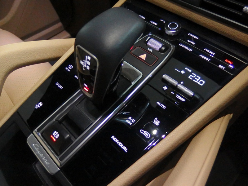 ポルシェ&nbsp;カイエン&nbsp;ワンオーナー　正規ディーラー車　EUR-GTエアロ　ES22inアルミ　ローダウン　アダプティブクルーズコントロール　&nbsp;中古車