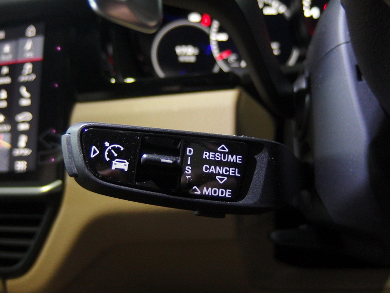 ポルシェ&nbsp;カイエン&nbsp;ワンオーナー　正規ディーラー車　EUR-GTエアロ　ES22inアルミ　ローダウン　アダプティブクルーズコントロール　&nbsp;中古車