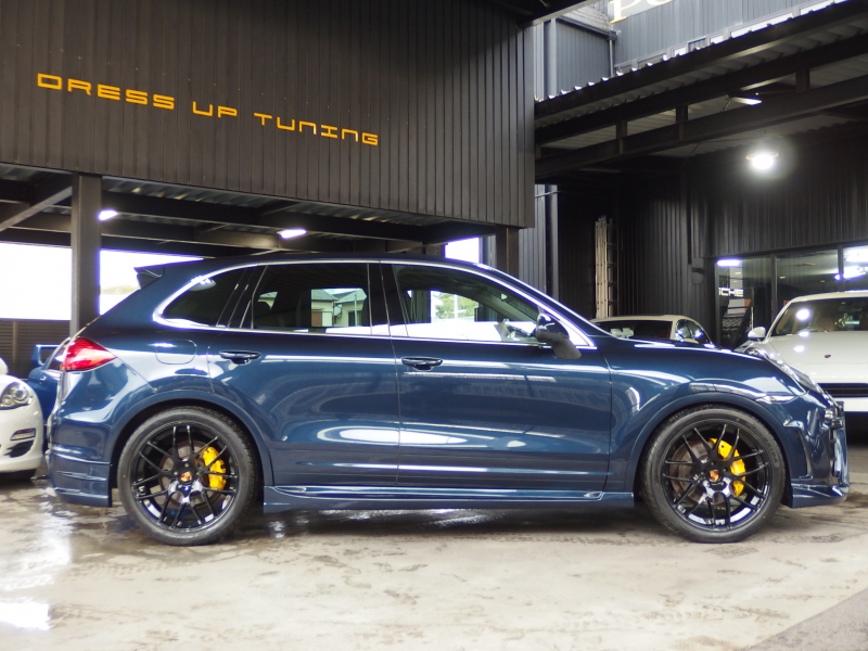 ポルシェ カイエン ワンオーナー　正規ディーラー車　右ハンドル　パノラマサンルーフ  EUR-GTエアロ　ES22インチアルミ　ESダウンサス 中古車