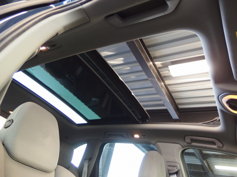 ポルシェ カイエン ワンオーナー　正規ディーラー車　右ハンドル　パノラマサンルーフ  EUR-GTエアロ　ES22インチアルミ　ESダウンサス 中古車