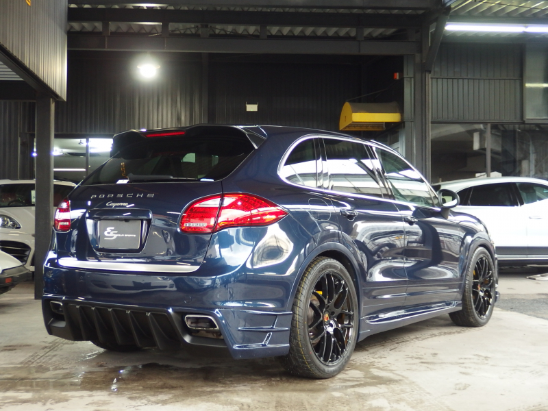 ポルシェ カイエン ワンオーナー　正規ディーラー車　右ハンドル　パノラマサンルーフ  EUR-GTエアロ　ES22インチアルミ　ESダウンサス 中古車