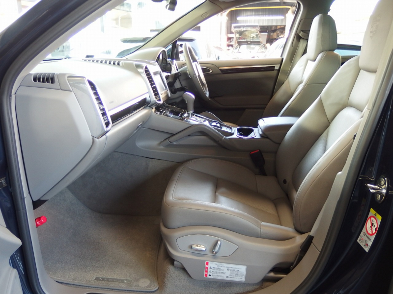 ポルシェ カイエン ワンオーナー　正規ディーラー車　右ハンドル　パノラマサンルーフ  EUR-GTエアロ　ES22インチアルミ　ESダウンサス 中古車